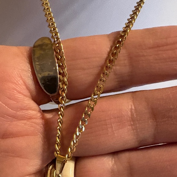 Elegant Gold Pendant Necklace - Picture 5 of 6